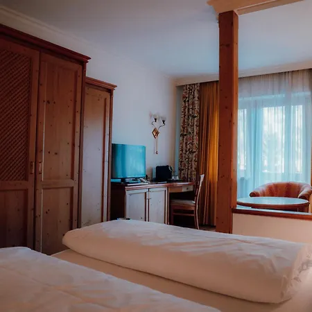 فندق Zum Stern 4*